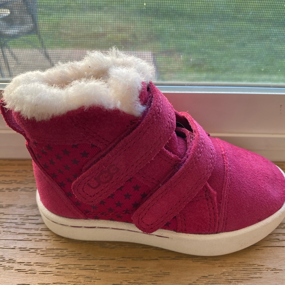 UGG- Girls Toddler sneaker boots (SOLD)